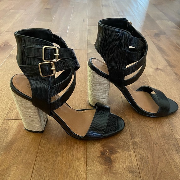 Black snakeskin heels - Picture 2 of 4